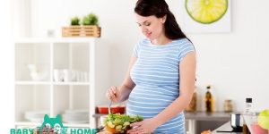 摄图网_300420692_健康饮食,怀孕人的孕妇烹饪蔬菜沙拉家厨房孕妇家煮蔬菜沙拉（企业商用） (1).jpg